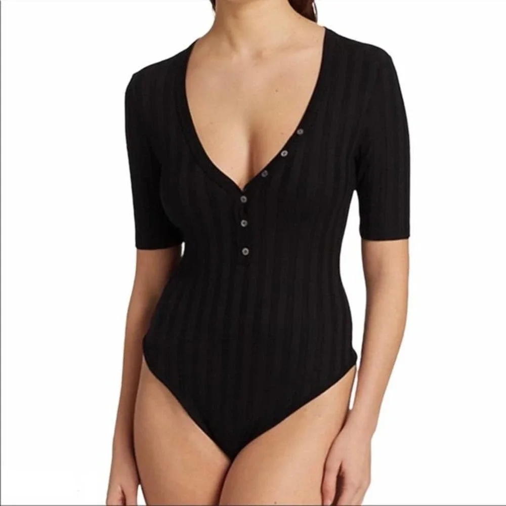 NWT HOUSE OF HARLOW BLACK RIB KNIT SHORT SLEEVE BUTTON BODYSUIT - Picture 1 of 5